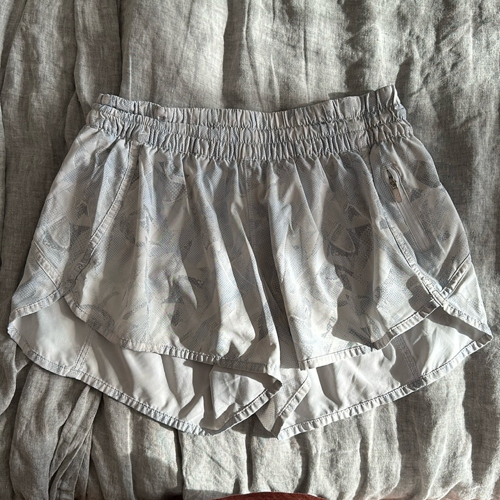 Lululemon Hotty Hot Low-Rise Lined Short